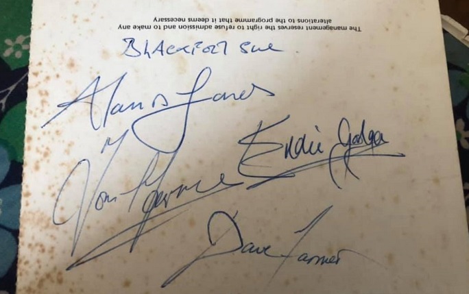 Autographs of the members of Blackfoot Sue