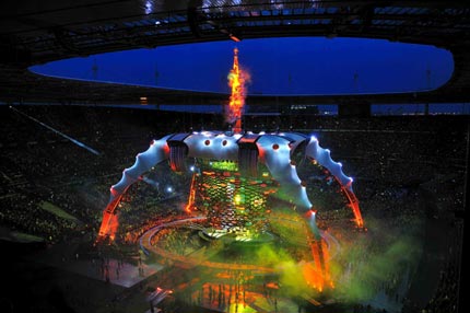 U2 360 Degrees mobile stage set, Mark Fisher with Chuck Hoberman.
©Mark Fisher, Stufish