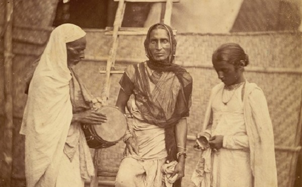 British Library photograph of three people from the Hirja community